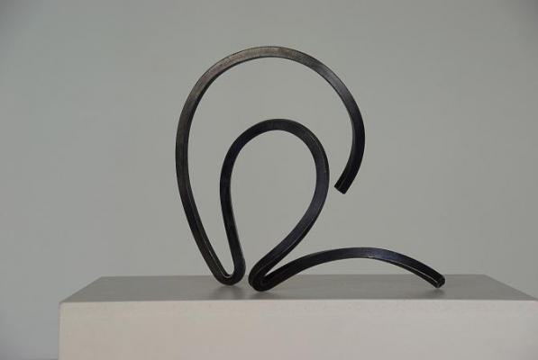 Escultura "Muller con tocado II"