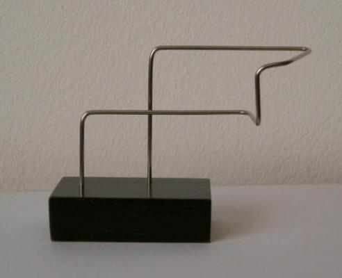Escultura "Descricin lineal no espacio"
