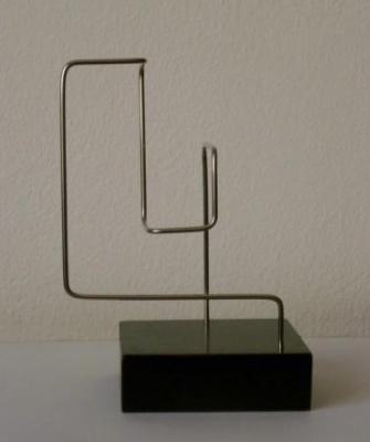 Escultura "Descricin lineal no espacio II"