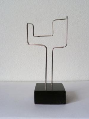 Escultura "Descricin lineal no espacio XXX"