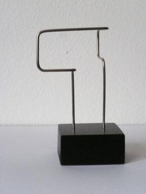 Escultura "Descricin lineal no espacio XXXII"