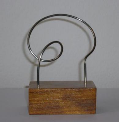 Escultura "Descrici�n lineal no espacio XVIII"