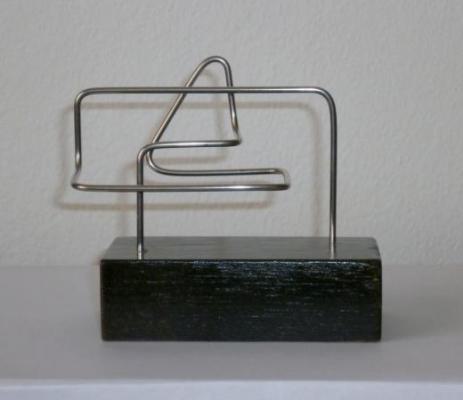 Escultura "Descrici�n lineal no espacio XX"