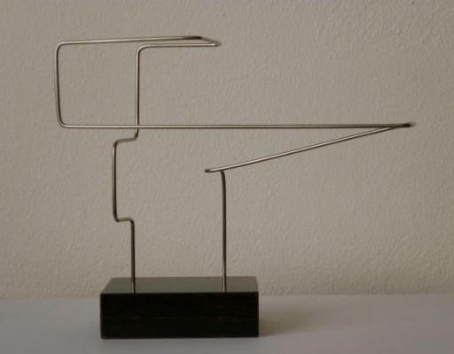 Escultura "Descrici�n lineal no espacio XXII"