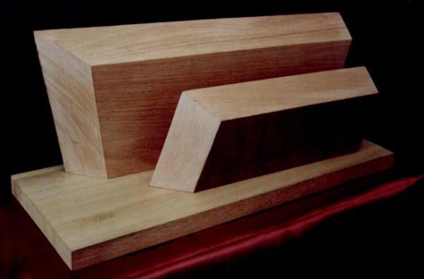 Escultura "Abertura lonxitudinal"