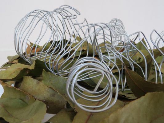 Escultura "Si remueves la hojarasca"